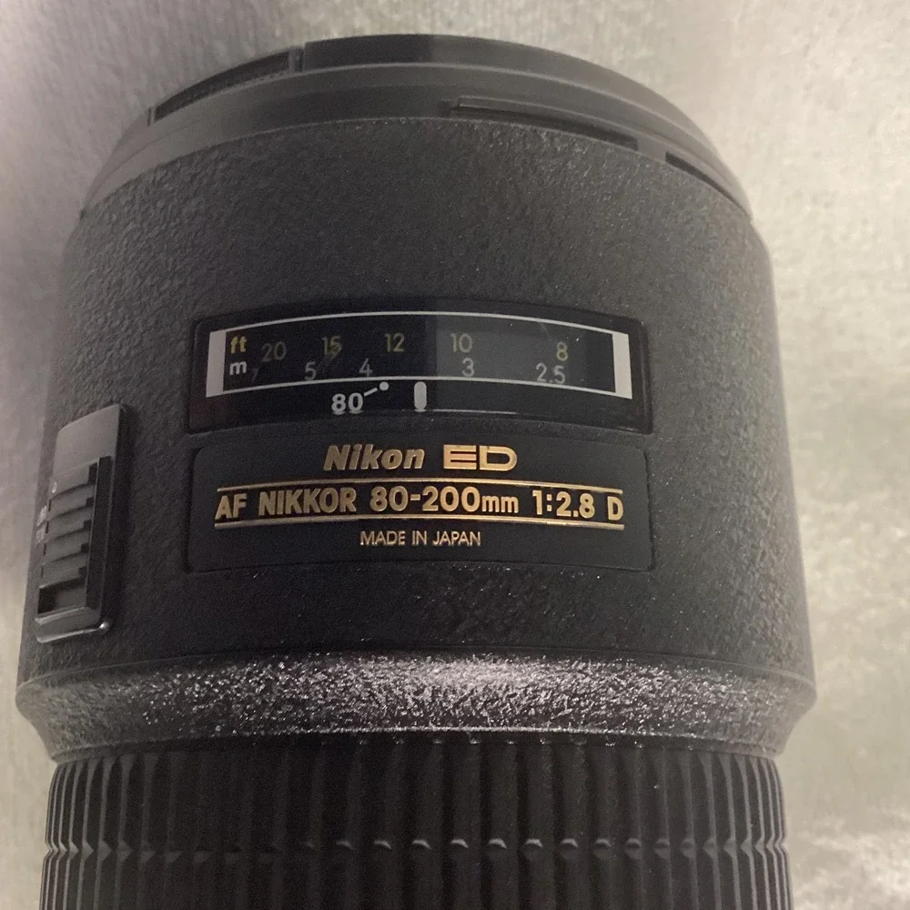 Nikon ED AF Nikkor 80-200mm f/2.8 D Lens with CL-43A Hard Case Made in Japan